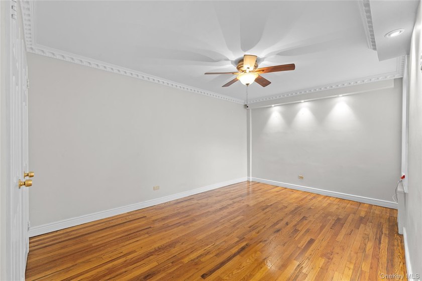 Welcome to The Louisiana, one of Forest Hills' most financially - photo 3