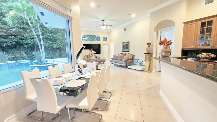 Welcome to this immaculate home in the exclusive gated community - photo 11
