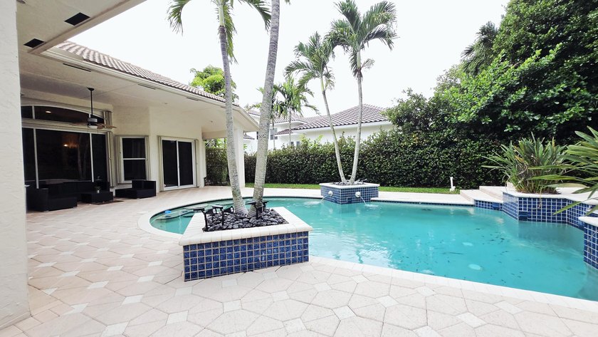 Welcome to this immaculate home in the exclusive gated community - photo 17
