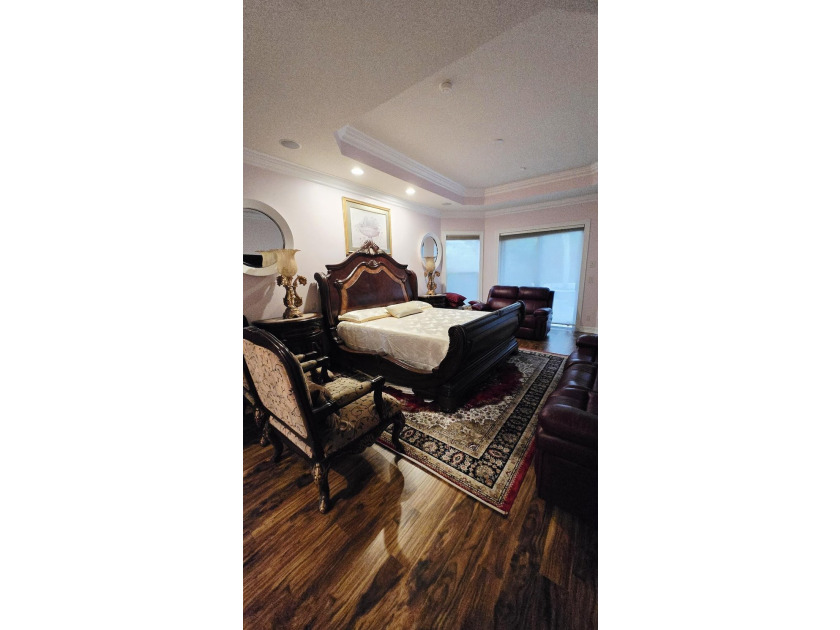 Welcome to this immaculate home in the exclusive gated community - photo 19