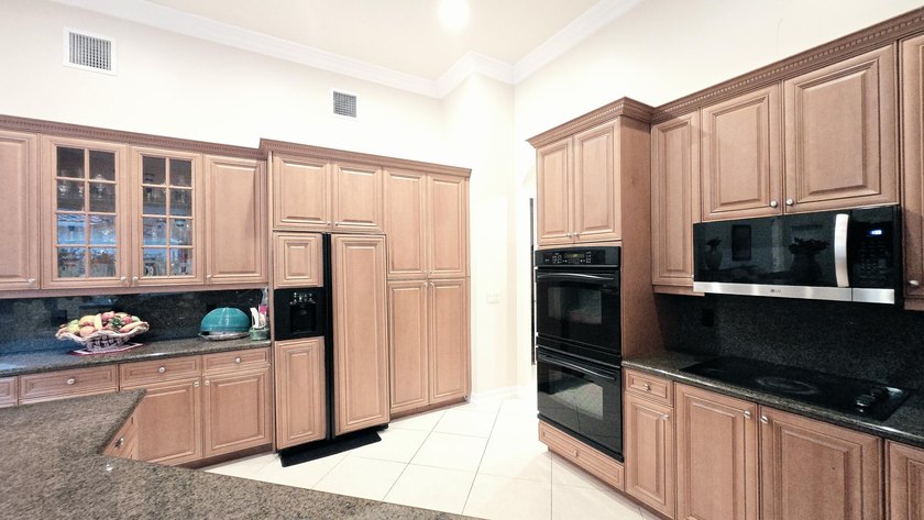 Welcome to this immaculate home in the exclusive gated community - photo 22