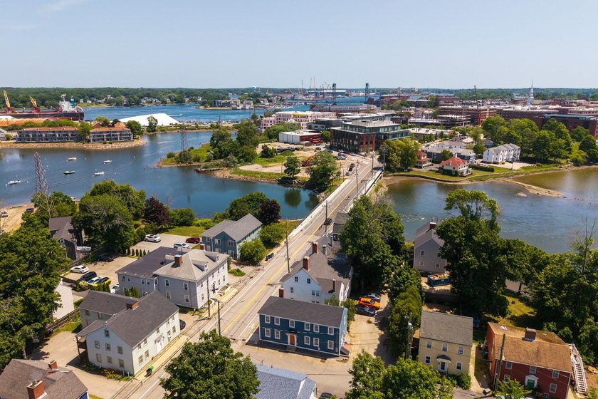 Steeped in Portsmouth history yet reimagined for modern living - photo 41
