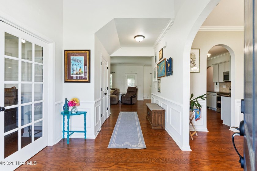Welcome to this beautifully maintained home, perfectly situated - photo 7