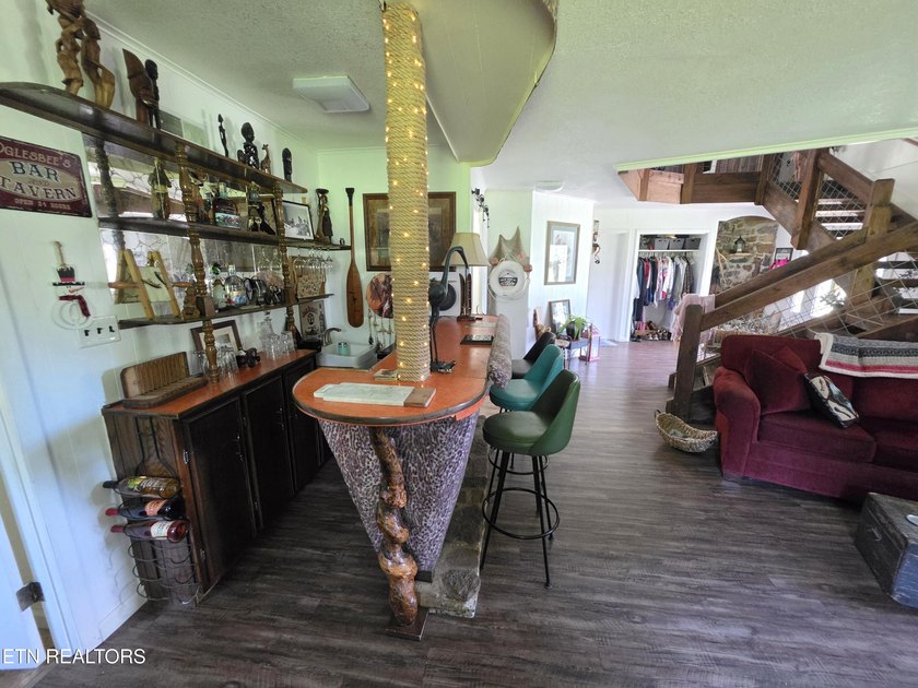 Discover this beautiful 3 bedroom, 2.5 bathroom LAKEFRONT home - photo 15