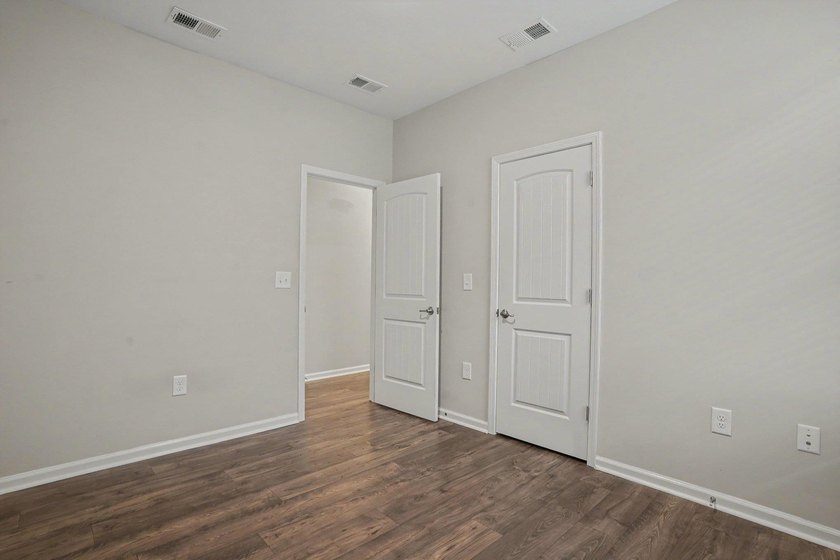 Welcome to this meticulously maintained 3-bedroom, 2-bathroom - photo 18