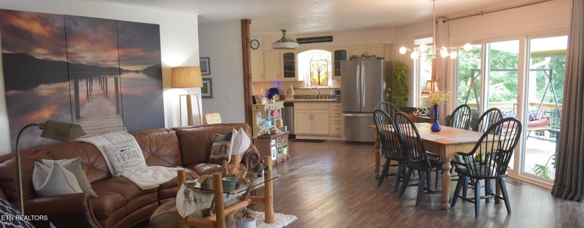 Discover this beautiful 3 bedroom, 2.5 bathroom LAKEFRONT home - photo 24