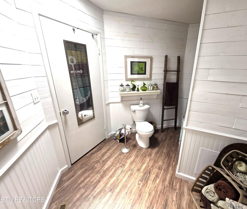 Discover this beautiful 3 bedroom, 2.5 bathroom LAKEFRONT home - photo 34