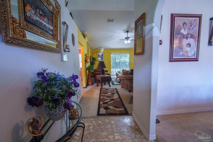 Welcome to your dream home! This inviting 3-bedroom, 2-bathroom - photo 3