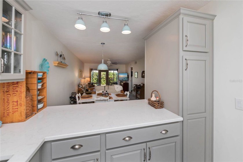 Welcome to this beautifully updated FIRST FLOOR, 2-bedroom - photo 5