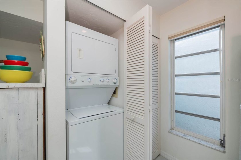 Welcome to this beautifully updated FIRST FLOOR, 2-bedroom - photo 6