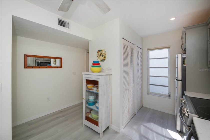 Welcome to this beautifully updated FIRST FLOOR, 2-bedroom - photo 9