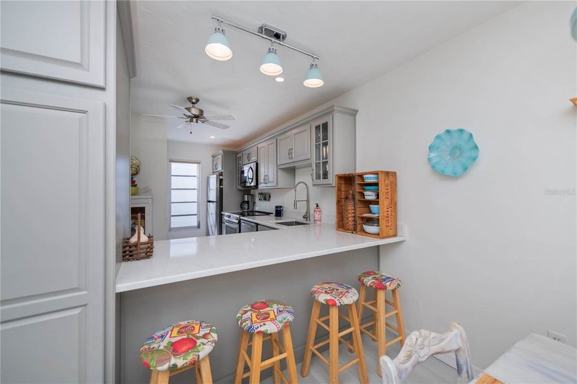Welcome to this beautifully updated FIRST FLOOR, 2-bedroom - photo 10