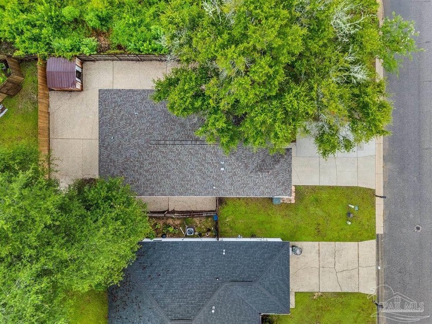 On a corner lot, located in the Belview area of Pensacola, this - photo 8