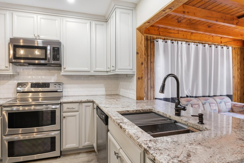 This inviting 2-bedroom, 2-bath Lakewood Park home blends - photo 11