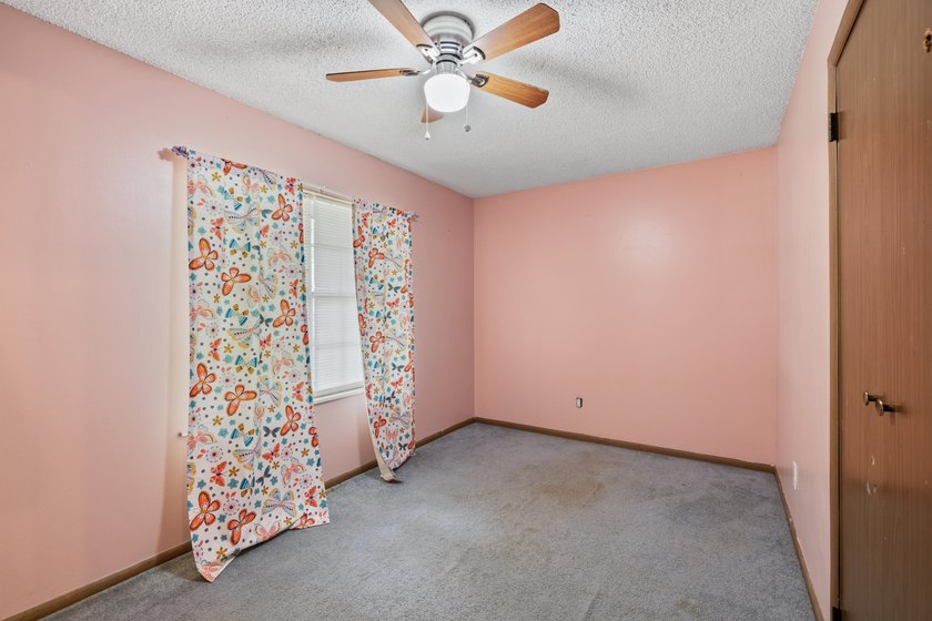 This inviting 2-bedroom, 2-bath Lakewood Park home blends - photo 20