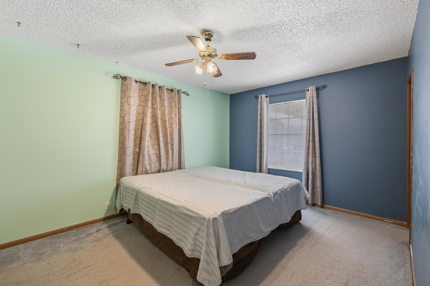 This inviting 2-bedroom, 2-bath Lakewood Park home blends - photo 24