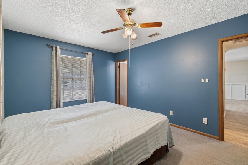 This inviting 2-bedroom, 2-bath Lakewood Park home blends - photo 25