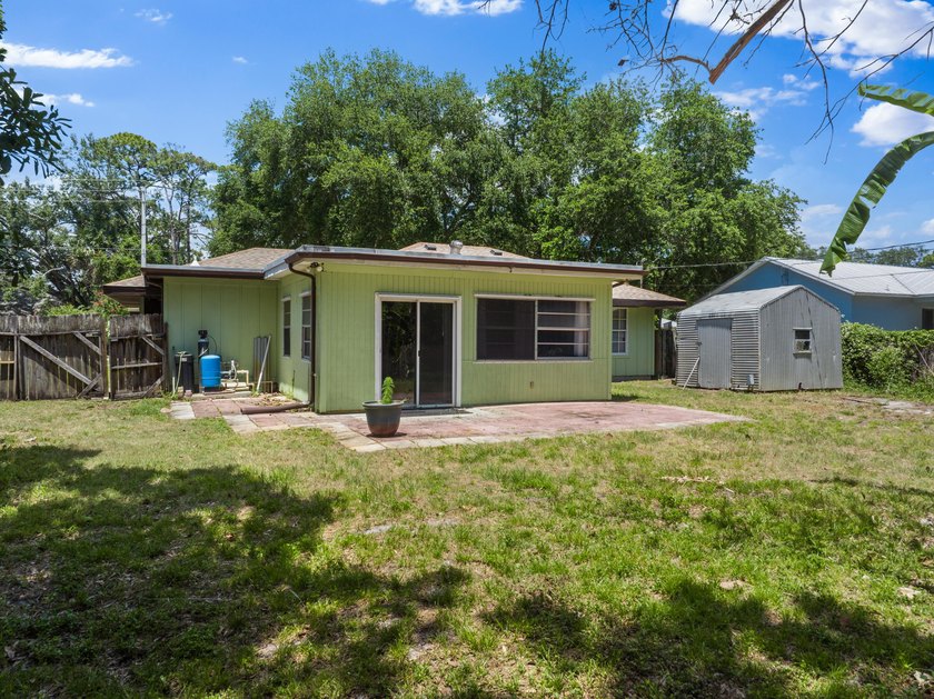 This inviting 2-bedroom, 2-bath Lakewood Park home blends - photo 32