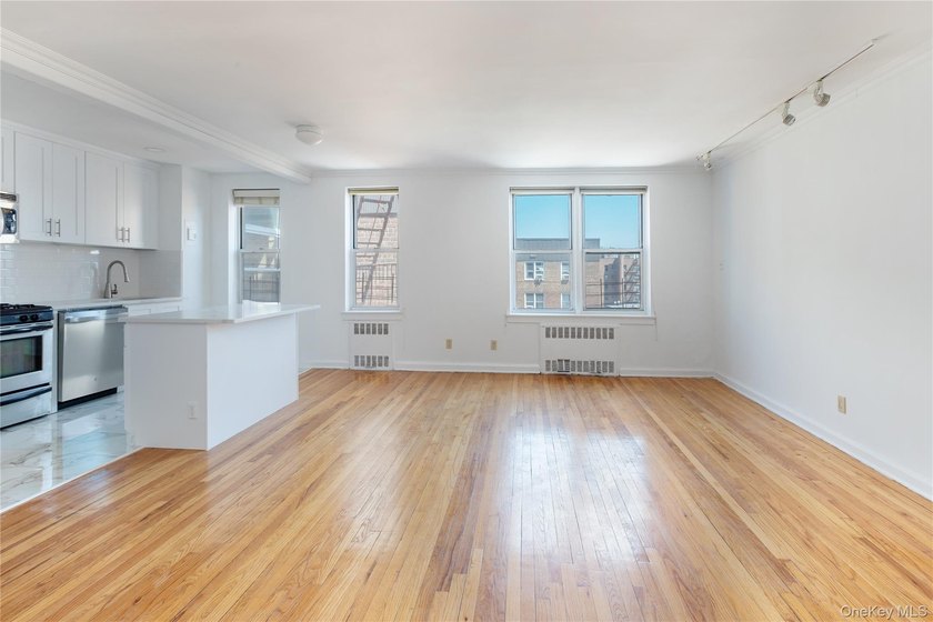 Welcome to Verona Estates 6H - a top-floor residence offering a - photo 3