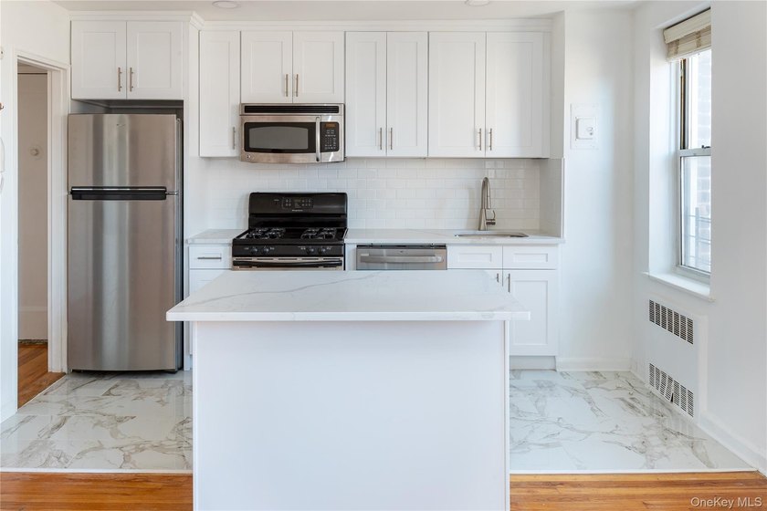 Welcome to Verona Estates 6H - a top-floor residence offering a - photo 4