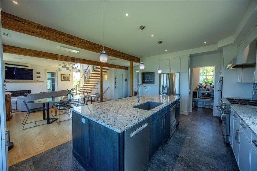 Welcome to a truly exceptional year round residence on Mohegan - photo 10