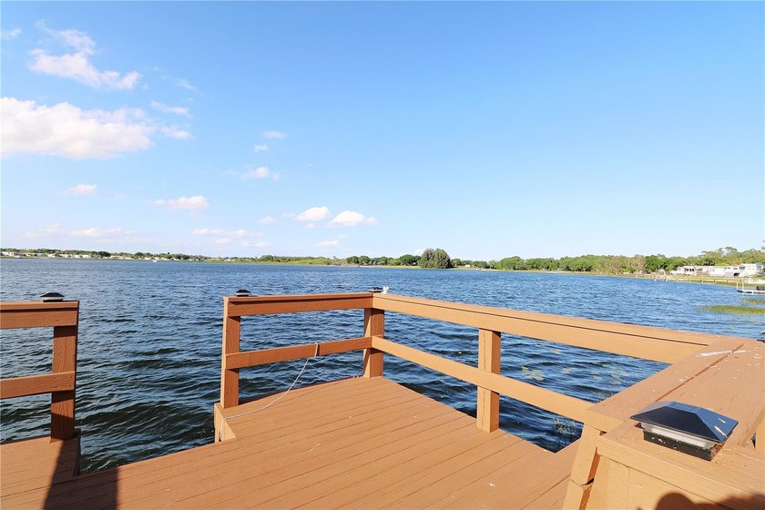 Welcome to your ideal 55+ LAKEFRONT retreat in beautiful Lake - photo 13