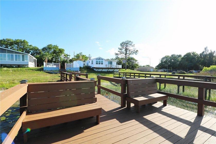 Welcome to your ideal 55+ LAKEFRONT retreat in beautiful Lake - photo 16
