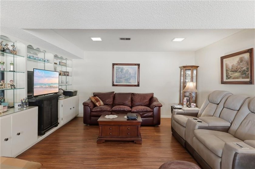 Experience the ultimate Lake of the Ozarks lifestyle at this - photo 17