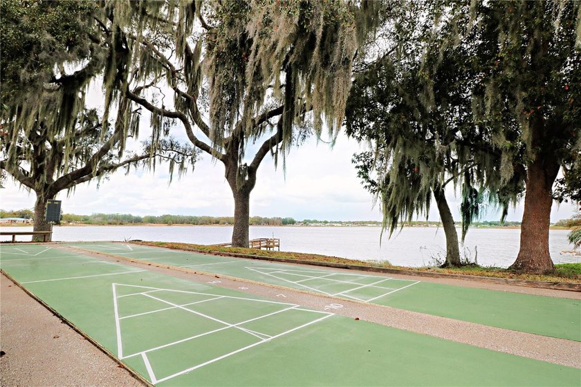Welcome to your ideal 55+ LAKEFRONT retreat in beautiful Lake - photo 25