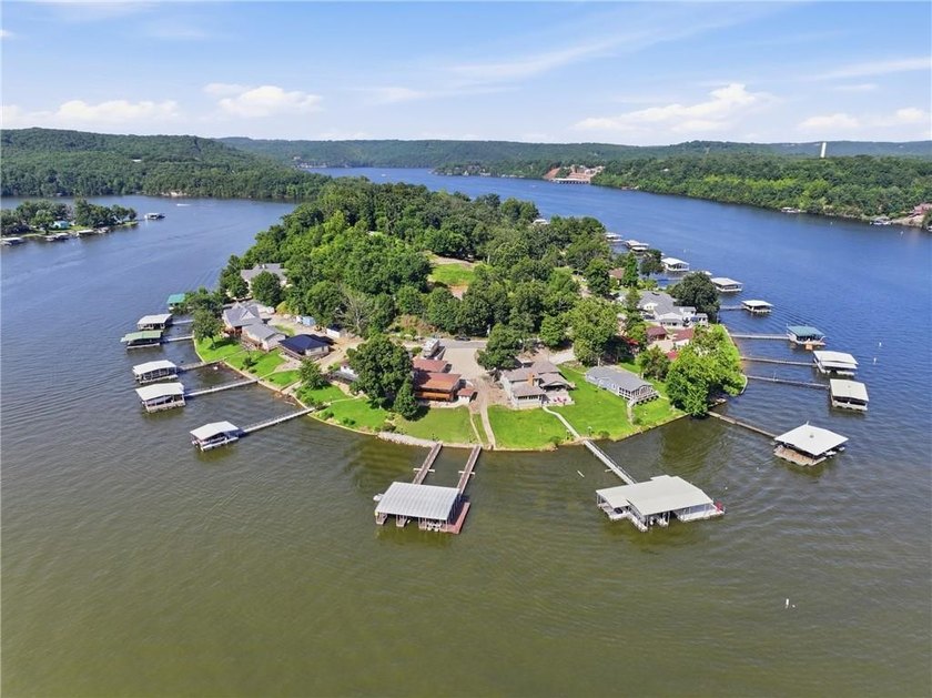 Experience the ultimate Lake of the Ozarks lifestyle at this - photo 45