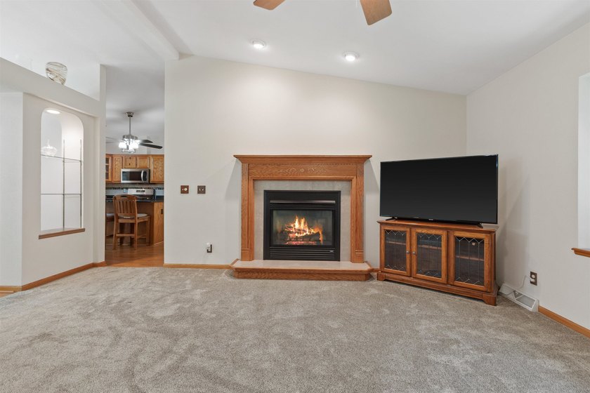 Move-in ready 3-bed, 3-bath ranch on a private, heavily wooded 1 - photo 12