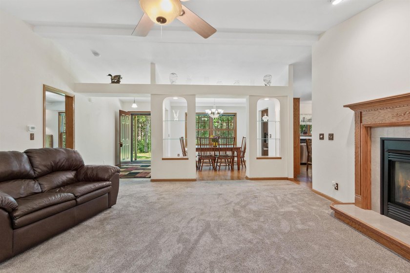 Move-in ready 3-bed, 3-bath ranch on a private, heavily wooded 1 - photo 13