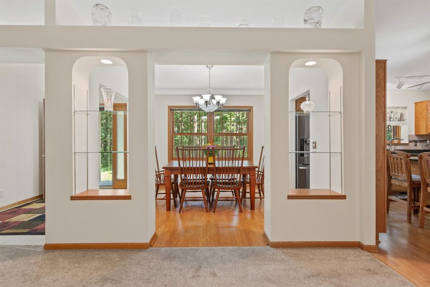 Move-in ready 3-bed, 3-bath ranch on a private, heavily wooded 1 - photo 14