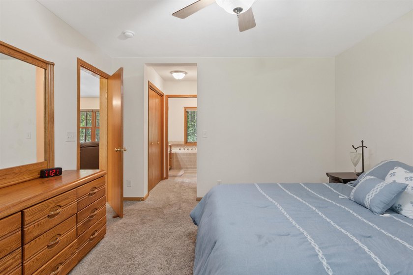 Move-in ready 3-bed, 3-bath ranch on a private, heavily wooded 1 - photo 16
