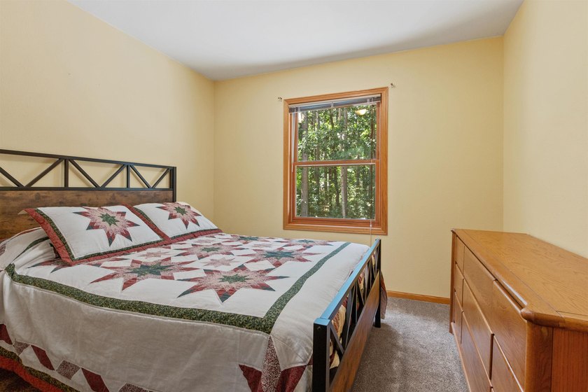 Move-in ready 3-bed, 3-bath ranch on a private, heavily wooded 1 - photo 21