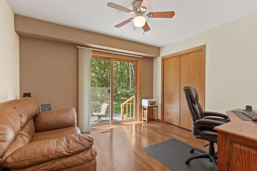 Move-in ready 3-bed, 3-bath ranch on a private, heavily wooded 1 - photo 25