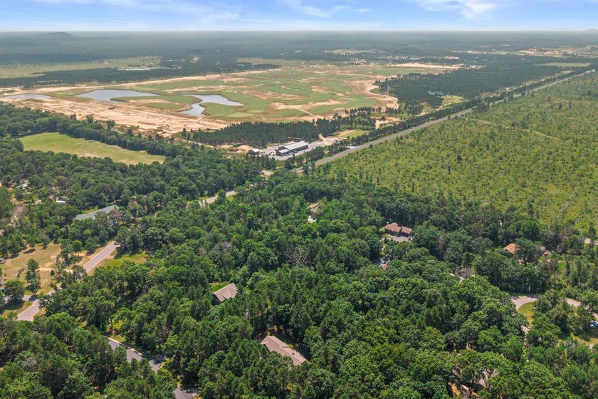 Move-in ready 3-bed, 3-bath ranch on a private, heavily wooded 1 - photo 50