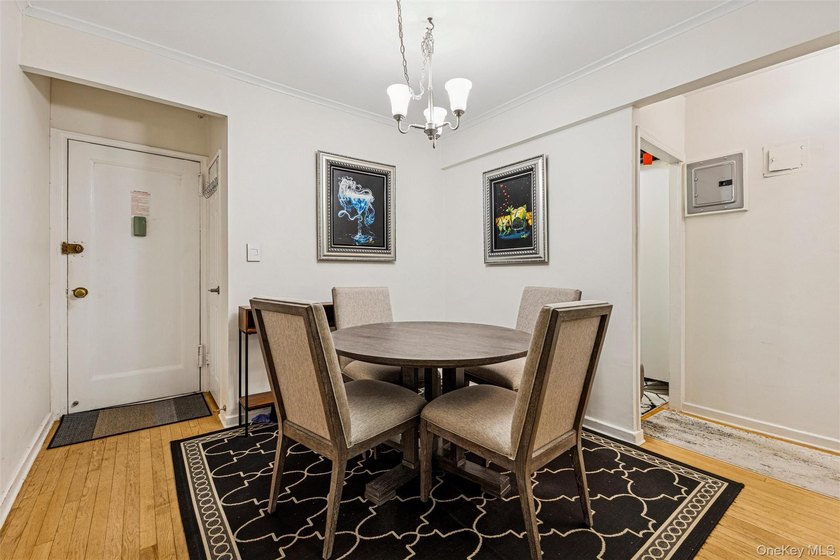 Spacious and sun-filled Junior 4 (2 Bedroom /1 bath) co-op in - photo 19