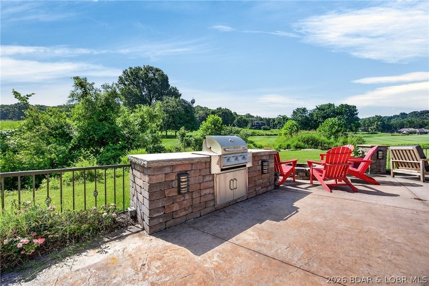 Stunning Cottage Overlooking the 16th Fairway! From peaceful - photo 28