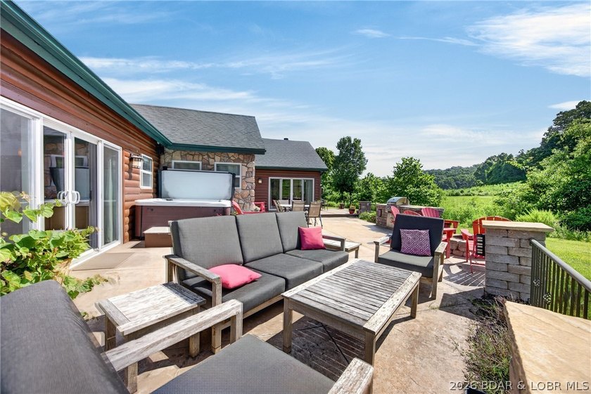Stunning Cottage Overlooking the 16th Fairway! From peaceful - photo 31