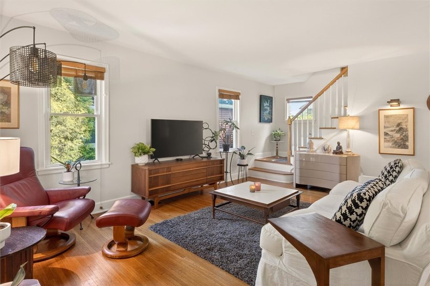 Welcome to 34 Seacliffe Road, Irondequoit! This charming - photo 4