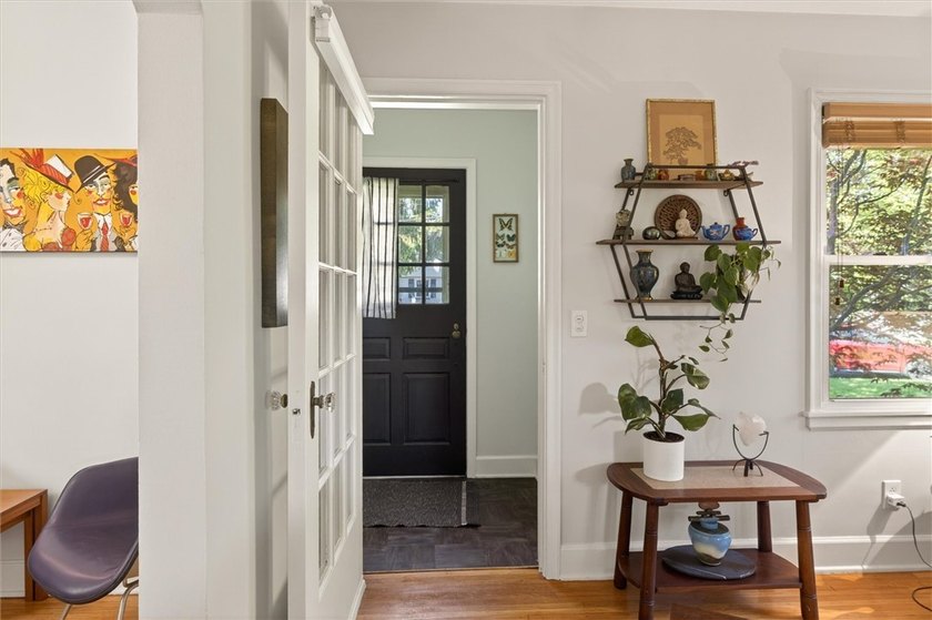 Welcome to 34 Seacliffe Road, Irondequoit! This charming - photo 8