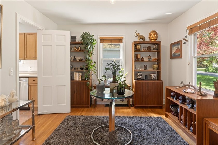 Welcome to 34 Seacliffe Road, Irondequoit! This charming - photo 9