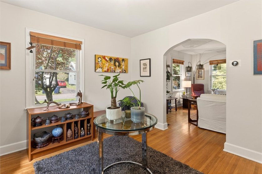 Welcome to 34 Seacliffe Road, Irondequoit! This charming - photo 10