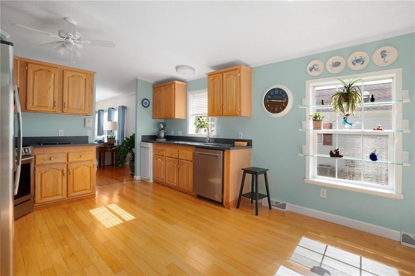 **55+ COMMUNITY! ALL OCCUPANTS MUST BE 55 OR OLDER** Welcome to - photo 12