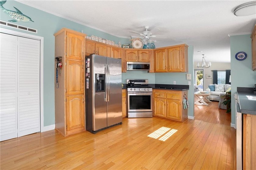 **55+ COMMUNITY! ALL OCCUPANTS MUST BE 55 OR OLDER** Welcome to - photo 13