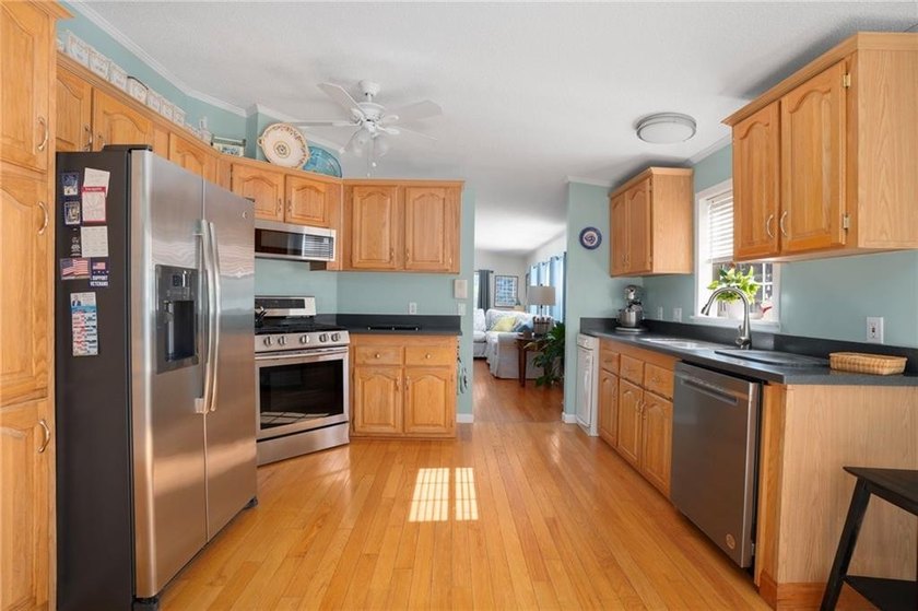**55+ COMMUNITY! ALL OCCUPANTS MUST BE 55 OR OLDER** Welcome to - photo 14