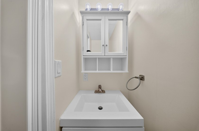 Welcome to this well-appointed two-bedroom, two-bathroom mobile - photo 15