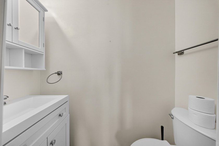 Welcome to this well-appointed two-bedroom, two-bathroom mobile - photo 16