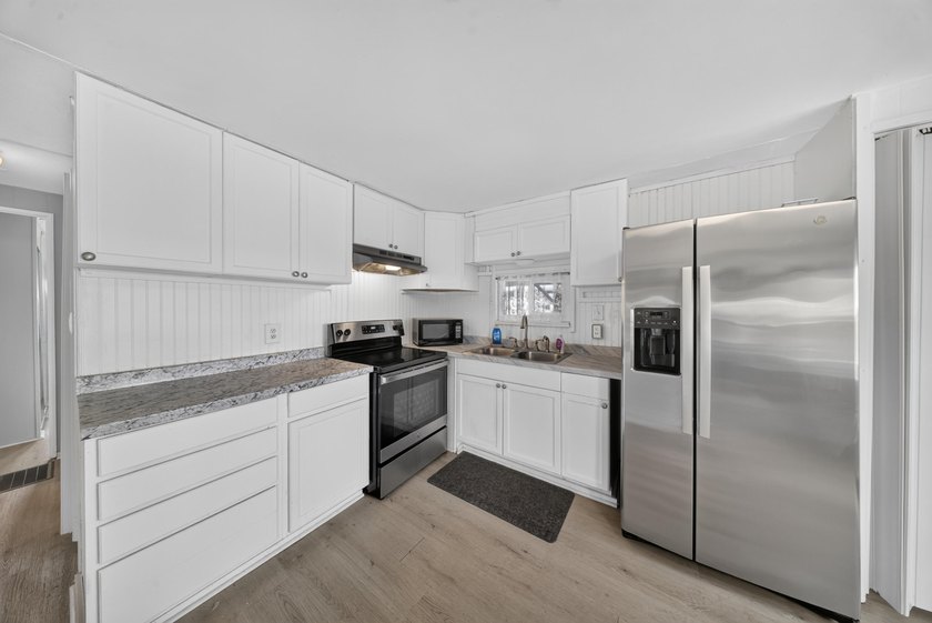 Welcome to this well-appointed two-bedroom, two-bathroom mobile - photo 23